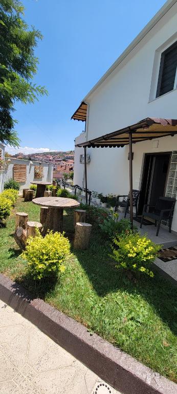 Vila Arbër 7 - Bed and Breakfast Pogradec