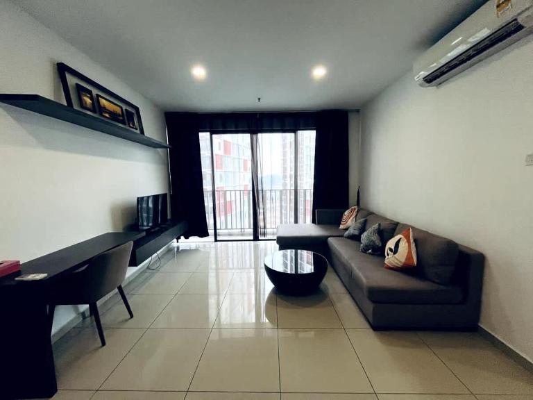 Sterling Homes at i-City - WiFi TV Box 1 Carpark - B&B Shah Alam