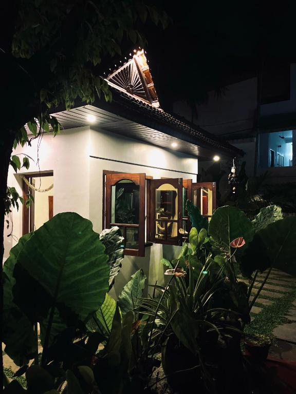 Hotel Holiday Home - B&B Kovalam