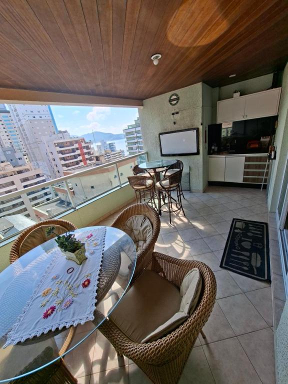 Meia praia - Apartamento grande a 250 metros da praia - Ferienwohnung Itapema