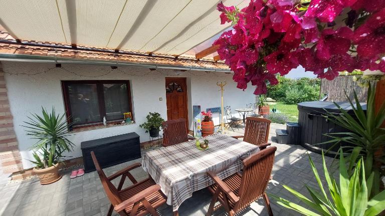Villanegra Vendégház Abádszalók - B&B Abádszalók