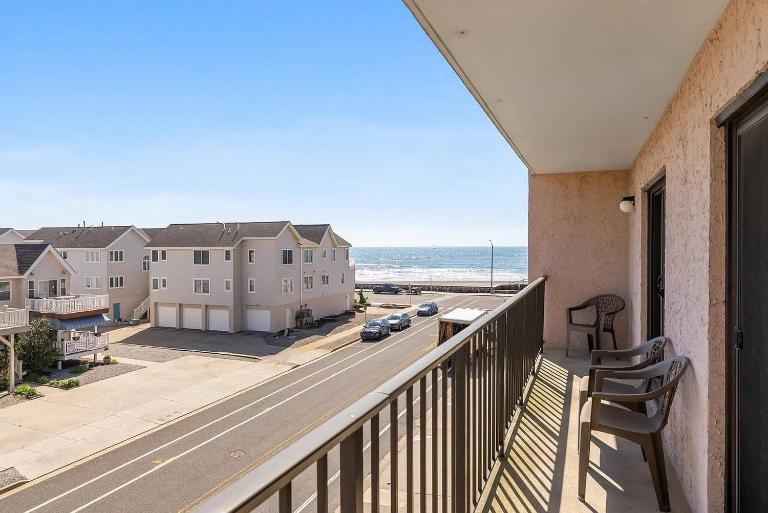 Ocean Front 3 Bedroom - B&B North Wildwood