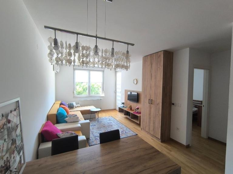 Riverside Ferona apartment with garage - Bed and Breakfast Novi Sad
