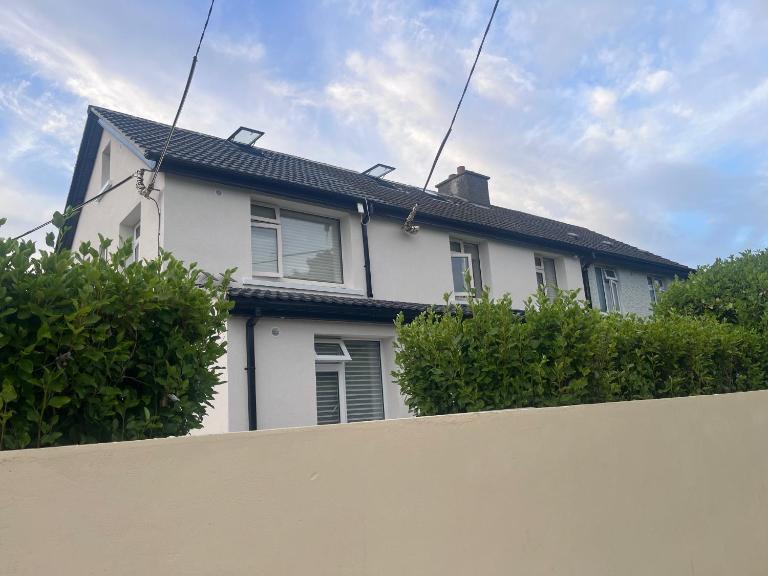 Room close to Luas in dundrum South Dublin - B&B Dublín