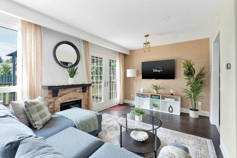 Family 4BDR 2BA with Basement in Mississauga - Bed and Breakfast Mississauga