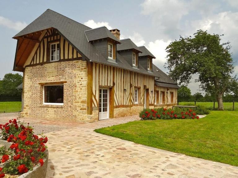Maison de caractère à Crouttes avec cheminée et animaux acceptés - FR-1-497-19 - B&B Crouttes