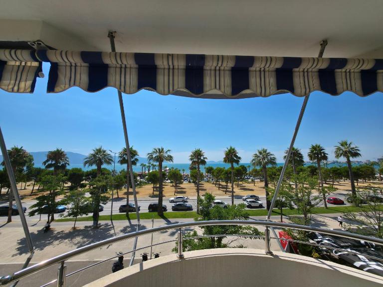 Luxury Sea View Apartment - Chambres d'hôtes Vlora