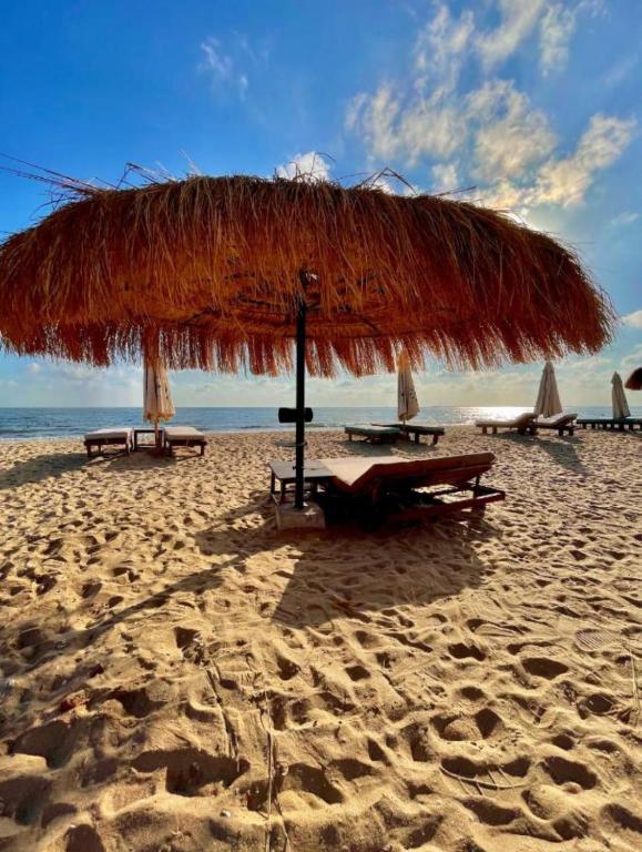 2 BRs Chalet in Helnan Resort with access to the sea and Pools - B&B Puerto Saíd