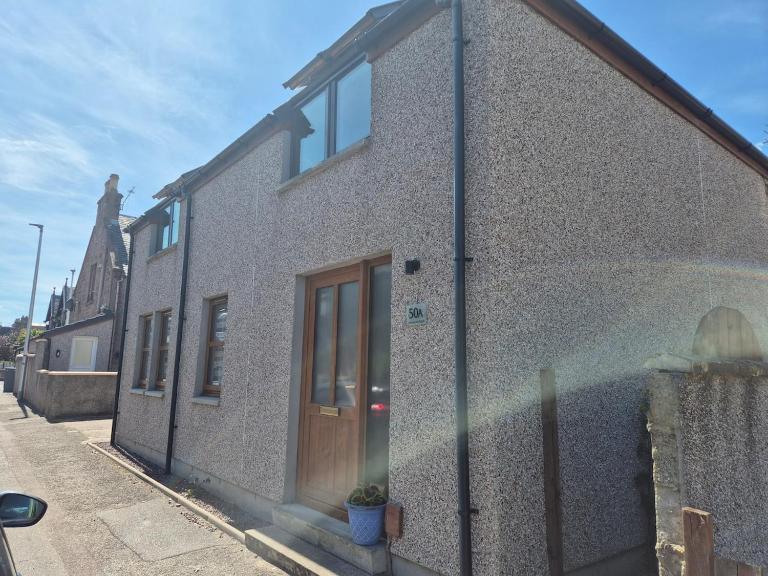2 Bed House - free parking, short walk to City centre - B&B Inverness
