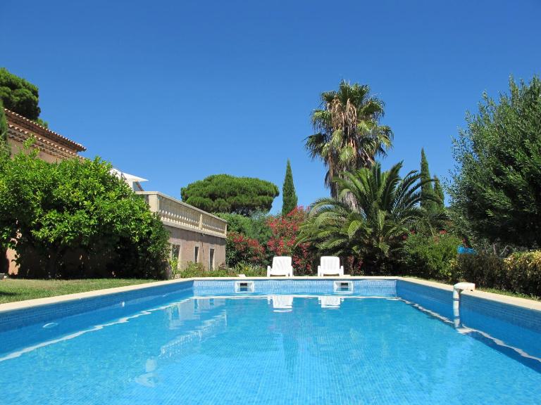 Villa La Pinède Les Issambres Golf de Saint Tropez - Vue mer panoramique de la piscine - Chambres d'hôtes Roquebrune-sur-Argens