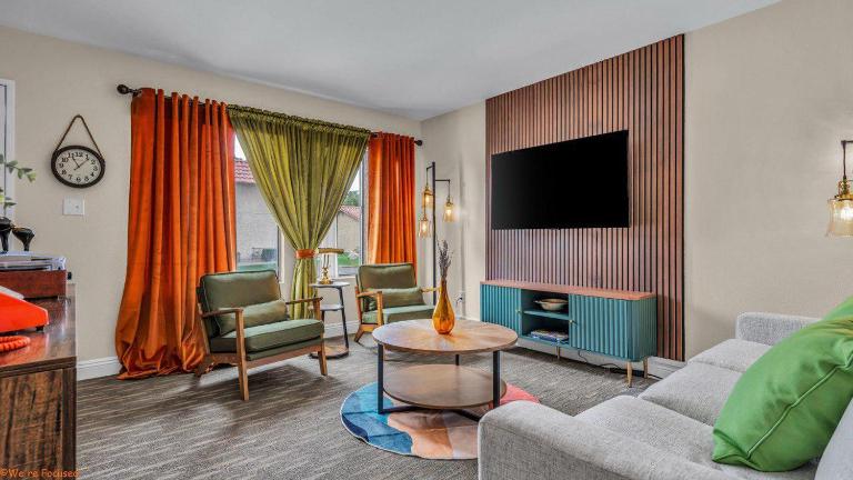 Mid-Century stay with Pool ,Golf Retreat and cool Comfort - Ferienwohnung Indio