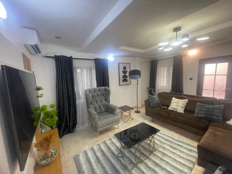 Luxury apt,Secure estate,Parking,10mins to Airport - Bed and Breakfast Hausawa