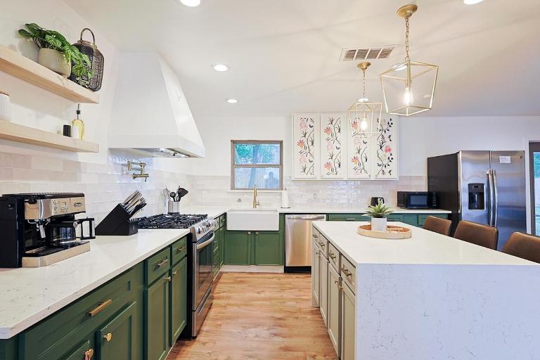Spacious 4BR Central Dallas Home - Firepit & Game Loft - Chambres d'hôtes Farmers Branch
