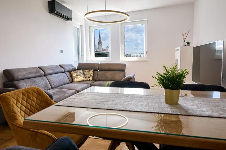 OSIJEK SPACE CENTAR - Self Check in, Free Private Parking - B&B Osijek