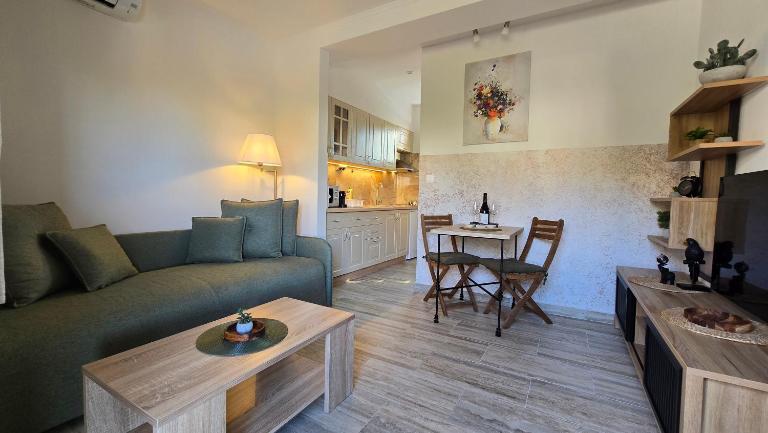 Ema Apartment - Bed and Breakfast Tivat