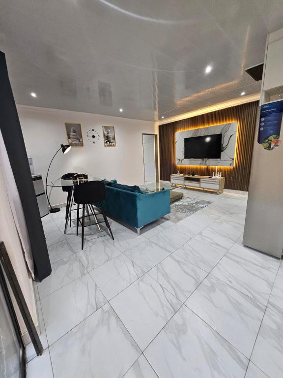luxurious one bedroom apartment - Bed and Breakfast Kempton Park