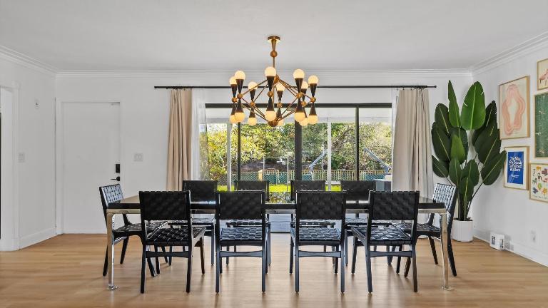 Luxury Miami Waterfront Retreat with Private Dock - B&B Golden Glades