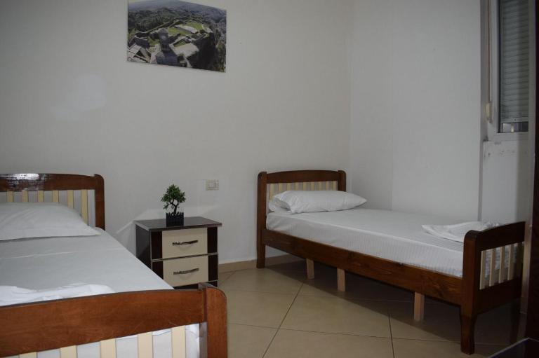 Noah 2 bedrooms apartment 300 m from Lungomare with Private Parking - B&B Valona