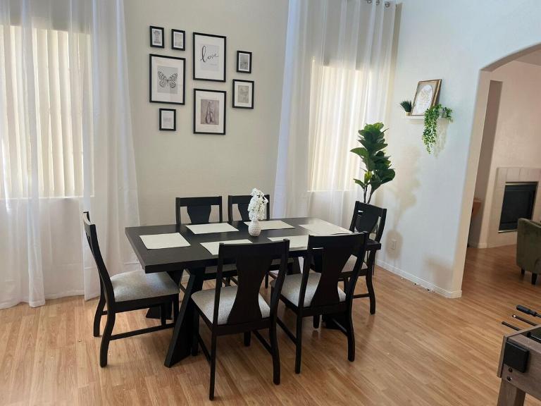 Large Vegas House, 5BR, Foosball, Near Strip - Bed and Breakfast Las Vegas