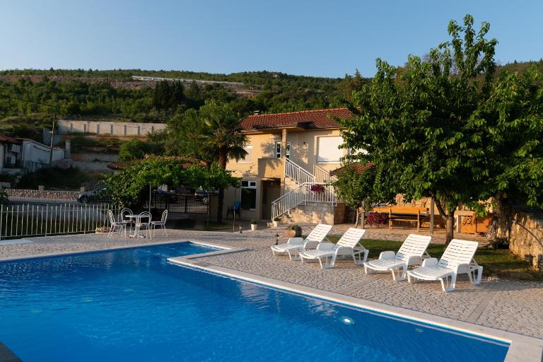 Sabljić Estate - B&B Siroki Brijeg