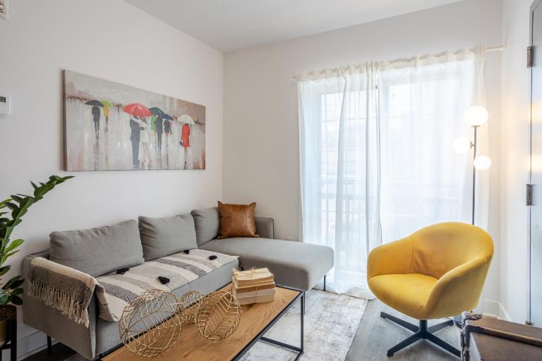 Stylish 3BR in Griffintown - B&B Montreal