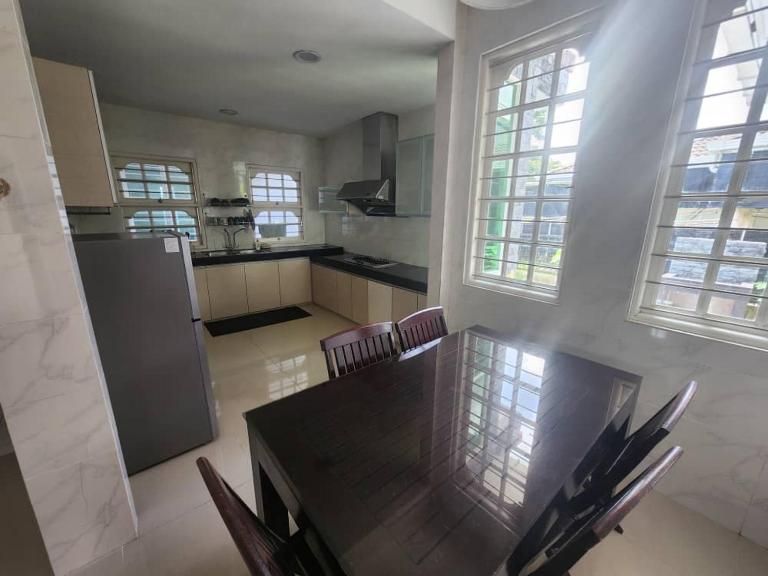 Serene Stay- Kuching City Single Storey SemiD - Bed and Breakfast Kuching