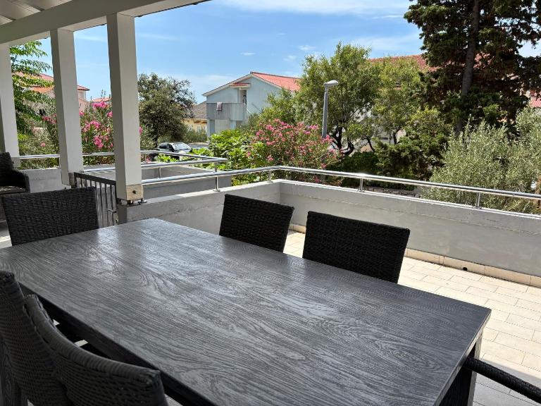 Sea Garden House Mandre - Ferienwohnung Mandre