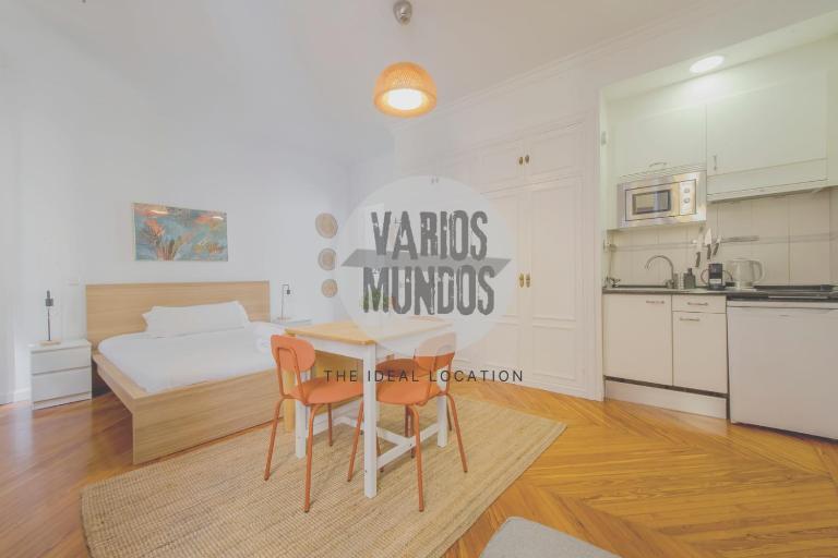 Estudio Literario para 2 en Las Letras, Ventura de la Vega - Ferienwohnung Madrid