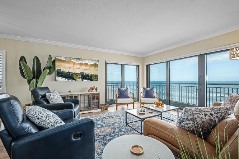 Renovated direct oceanfront corner condo with a huge wrap-around balcony and pool - B&B New Smyrna Beach