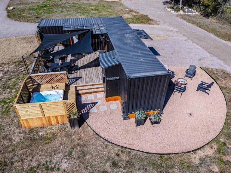 Contained In Gruene -River Edition- Hot Tub - B&B New Braunfels