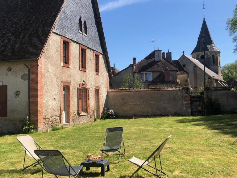 Maison de charme à Jaligny-sur-Besbre, 4 chambres, jardin, draps & ménage inclus - FR-1-489-459 - B&B Jalogny