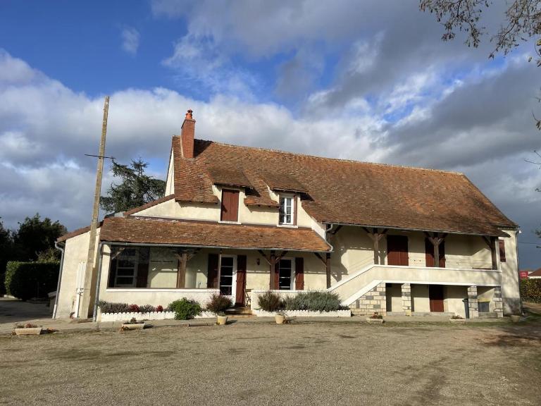 Grande maison à Saint-Pourçain avec piscine, sauna et WiFi - FR-1-489-60 - Chambres d'hôtes Saint-Pourçain-sur-Sioule