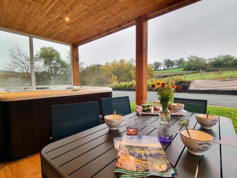 Gîte cosy avec terrasse et jacuzzi privatif - FR-1-496-303 - Chambres d'hôtes Pouilly-lès-Feurs