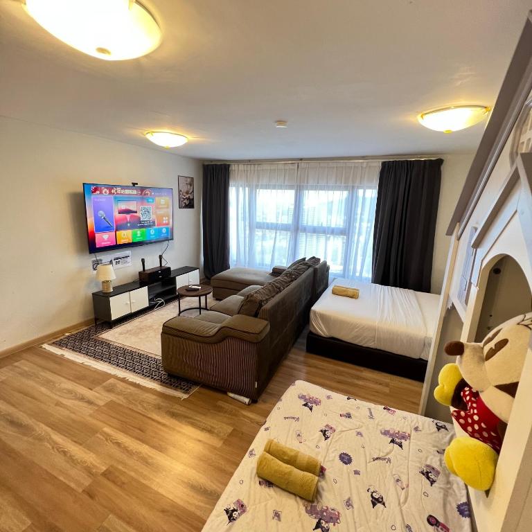 3 KAROKE kids play Big TV&Duplex unit 9 pax - B&B Kuala Lumpur