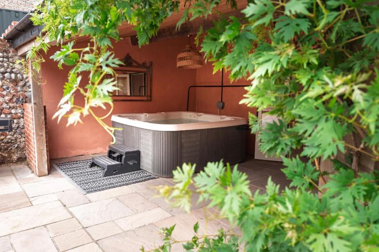 Studio Sleeps 2 w HotTub-Garden-PetsOK-Parking - Bed and Breakfast Cromer