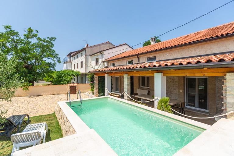 Villa Alina with Pool - B&B Savudrija