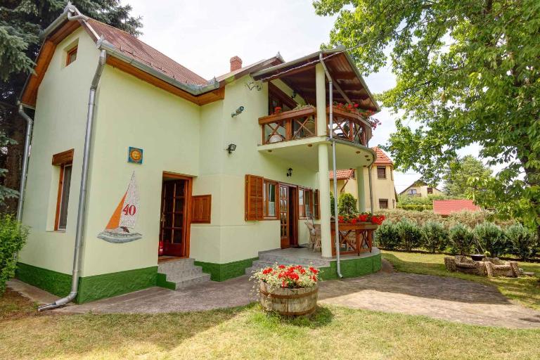 House and Apartment Balatonmariafürdo 19269 - B&B Balatonmáriafürdő