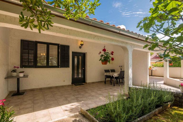 Apartment in Cizici - Insel Krk 45223 - Bed and Breakfast Čižići