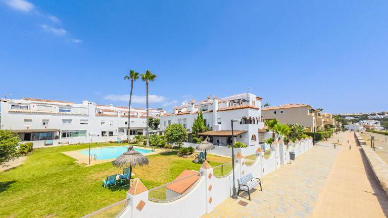 Cubo's Beachfront Marina de Casares House - Chambres d'hôtes Manilva