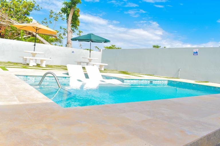 Coral House - Luxury 3BR Villa - Private Pool - 30 min from MBJ Airport! - B&B Falmouth