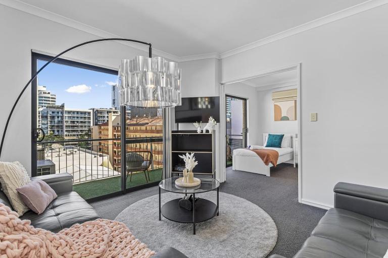 City Living Retreat - 2BR Apartment in East Perth - Chambres d'hôtes Perth