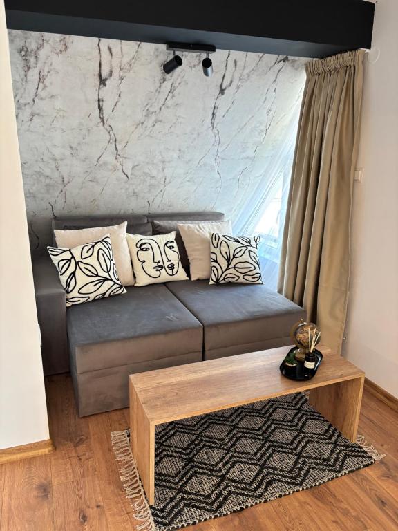 Studio with TERRACE - city center - B&B Filippopoli