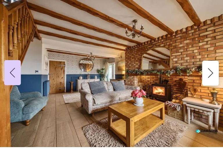 1 Engine Row Beautiful 3 Bedroom Cottage - B&B Pen-clawdd