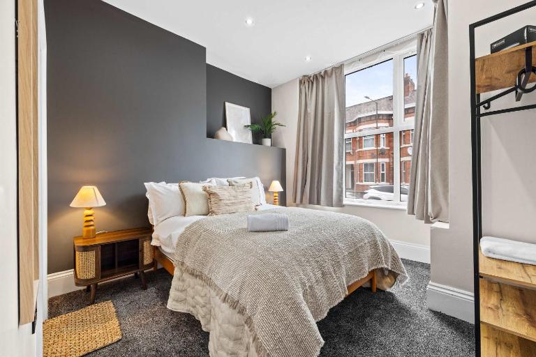 Sleeps 14 The Old Trafford Family Zen by Genesis Living - Chambres d'hôtes Manchester