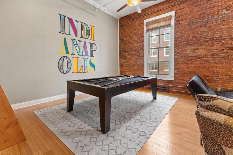 Modern Loft next to Georgia St and Convention Center - B&B Indianapolis
