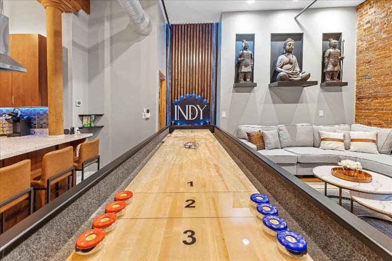 Top Floor Loft by Convention Center Smart Home - B&B Indianapolis