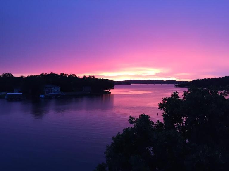 WOW Location Incredible Views - B&B Osage Beach