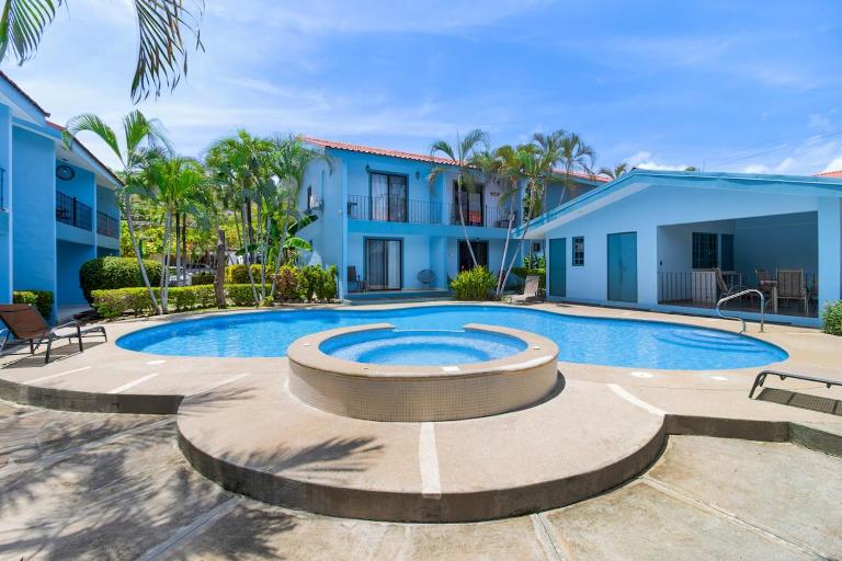 Coco - Laguna Azul Poolside Condo - B&B Playas del Coco