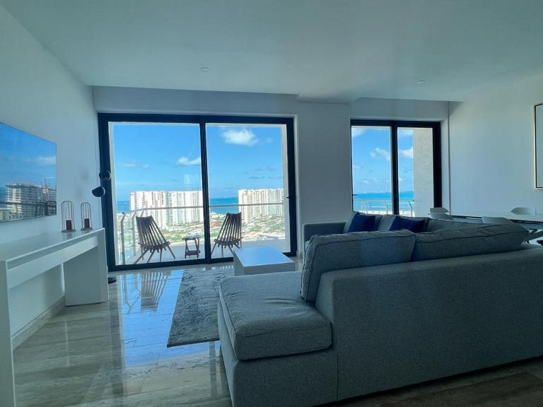 Top floor, amazing sea view in Puerto Cancun - Ferienwohnung Cancún