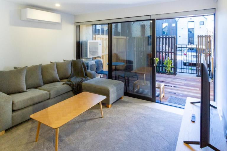 City Townhouse 2BR, 2BA, EV Charger, Work Desk - B&B Christchurch